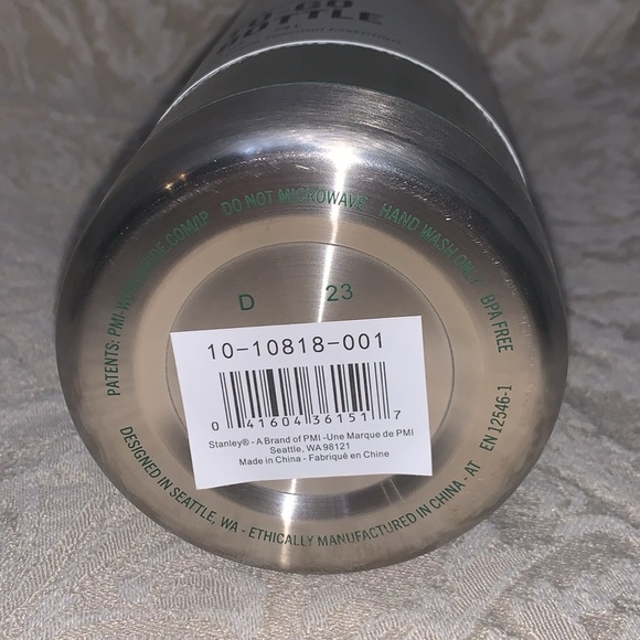 Stanley NEW The Adventure To-Go Bottle - Versatile Thermal Essentials - 25 oz - Picture 3 of 7